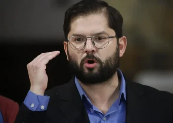 Masivo corte de luz en Chile: Boric decretó el estado de excepción y un toque de queda