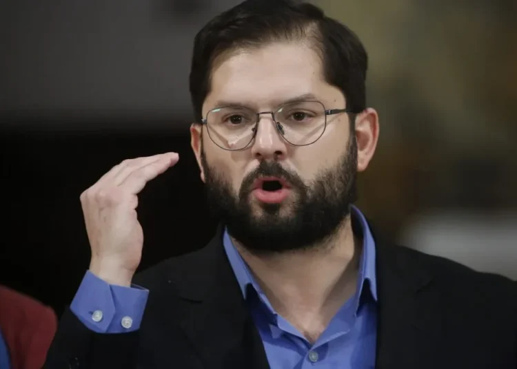 Masivo corte de luz en Chile: Boric decretó el estado de excepción y un toque de queda