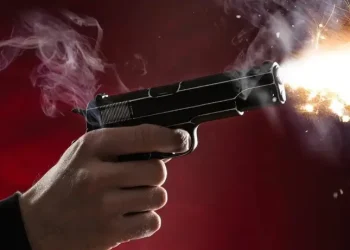 Hombre vestido de abogado mata a tiros a otro en un juzgado