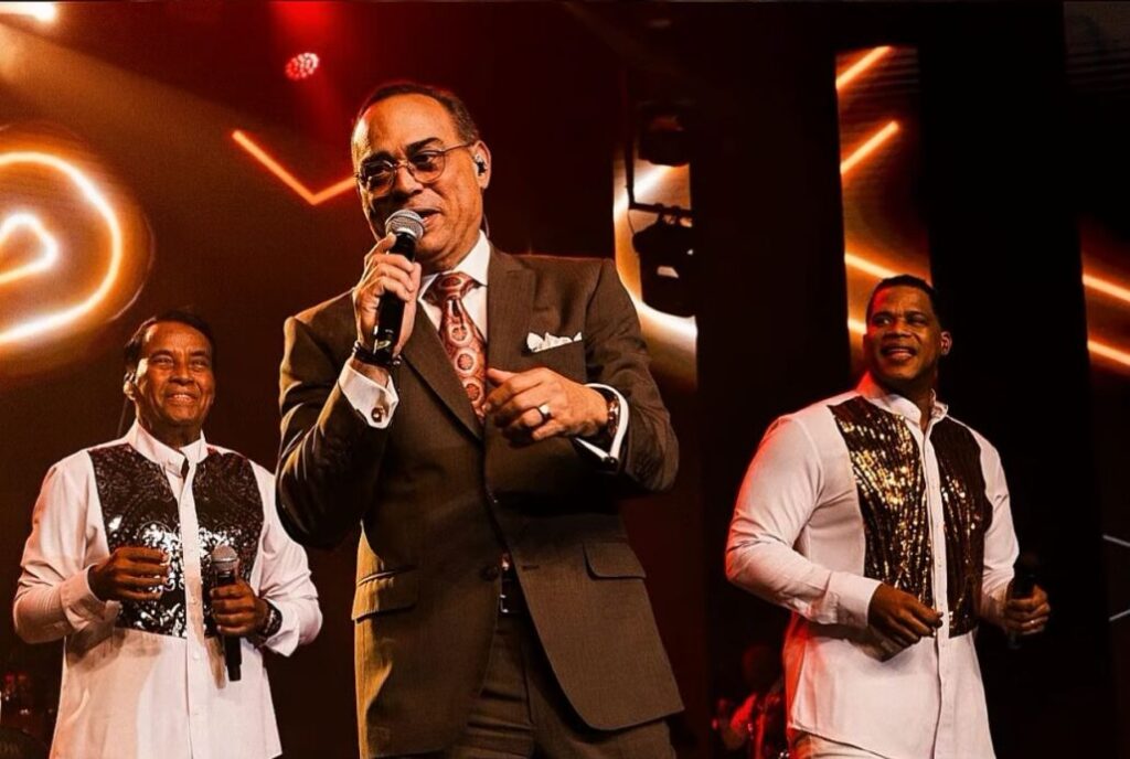 “Johnny Vive” consolida su éxito con tres noches sold out y anuncia expansión a Santiago | De Último Minuto