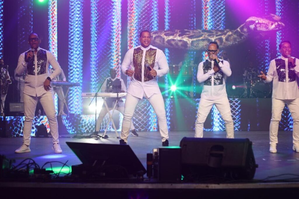 “Johnny Vive” consolida su éxito con tres noches sold out y anuncia expansión a Santiago | De Último Minuto