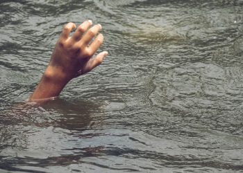 Muere una niña ahogada al caer en alcantarilla a causa de las fuertes lluvias en Marruecos