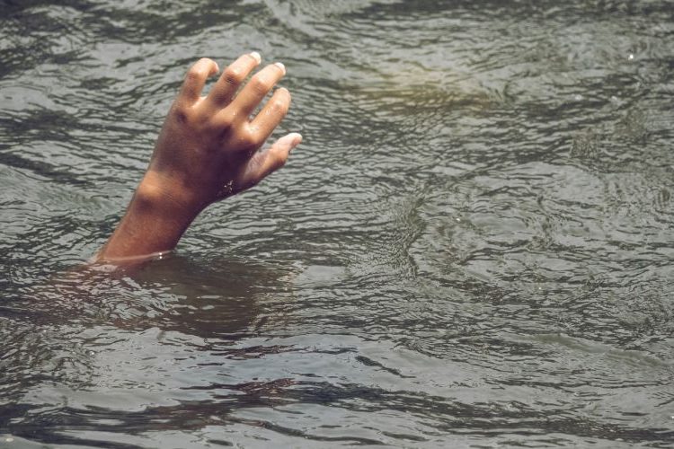 Muere una niña ahogada al caer en alcantarilla a causa de las fuertes lluvias en Marruecos