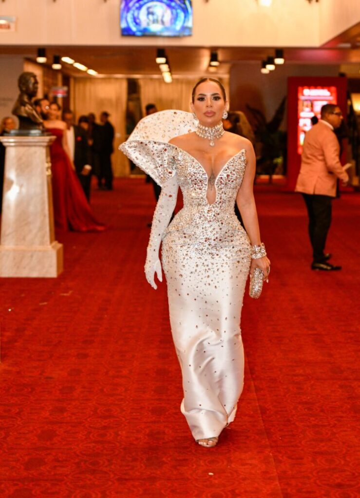 Jennifer Fungenzi desfila por primera vez en Premios Soberano con vestido de Giannina Azar | 1 | Jennifer Fungenzi desfila por primera vez en Premios Soberano con vestido de Giannina Azar | De Último Minuto