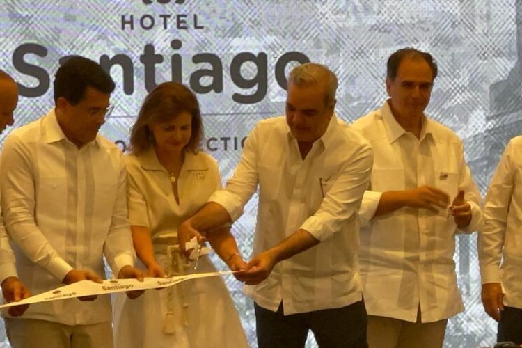 El presidente Abinader encabeza inauguración de un nuevo hotel en Santiago
