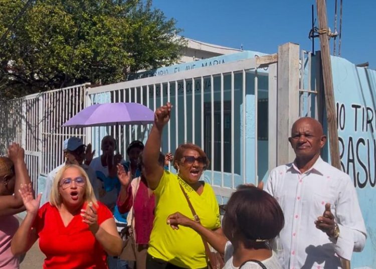 Juntas de vecinos de Sabana Perdida exigen entrega de local prometido por OPRET y URBE