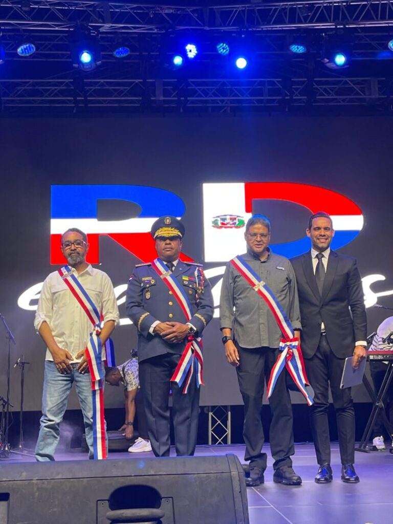 “RD es de Dios”, llenó de fe y esperanza a cientos de dominicanos en su primera edición | 2 | “RD es de Dios”, llenó de fe y esperanza a cientos de dominicanos en su primera edición | De Último Minuto