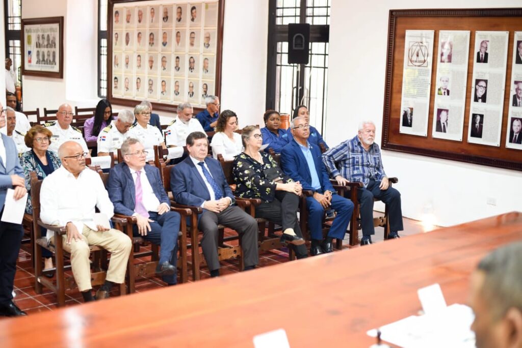 Ponen en circulación emisiones postales en homenaje a científicos dominicanos | 3 | Ponen en circulación emisiones postales en homenaje a científicos dominicanos | De Último Minuto