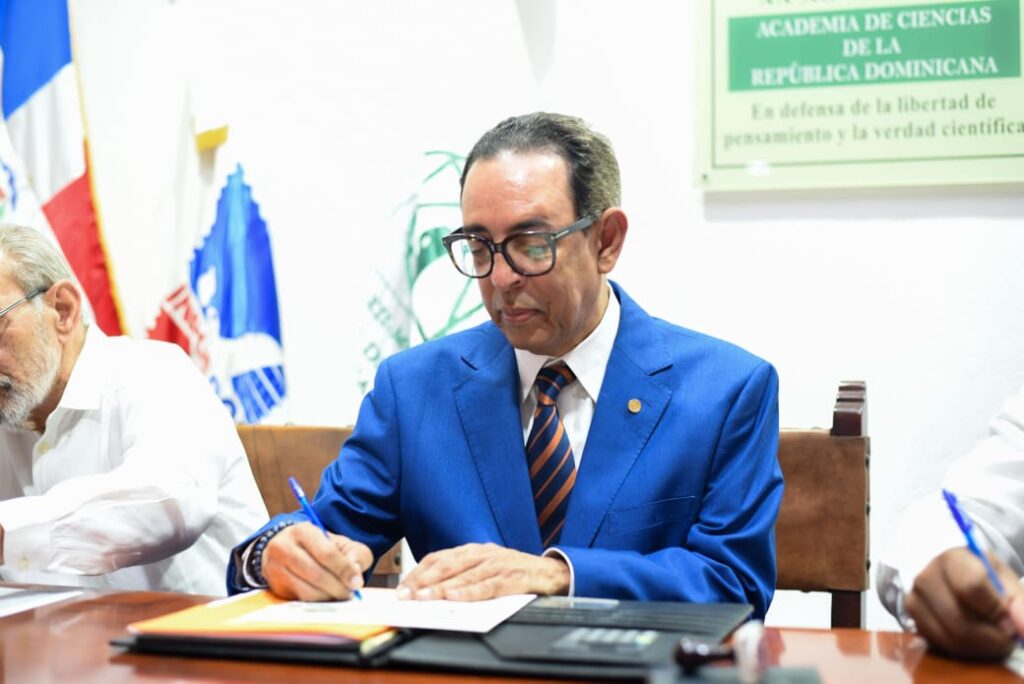 Ponen en circulación emisiones postales en homenaje a científicos dominicanos | 5 | Ponen en circulación emisiones postales en homenaje a científicos dominicanos | De Último Minuto