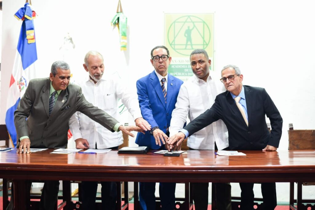 Ponen en circulación emisiones postales en homenaje a científicos dominicanos | 4 | Ponen en circulación emisiones postales en homenaje a científicos dominicanos | De Último Minuto