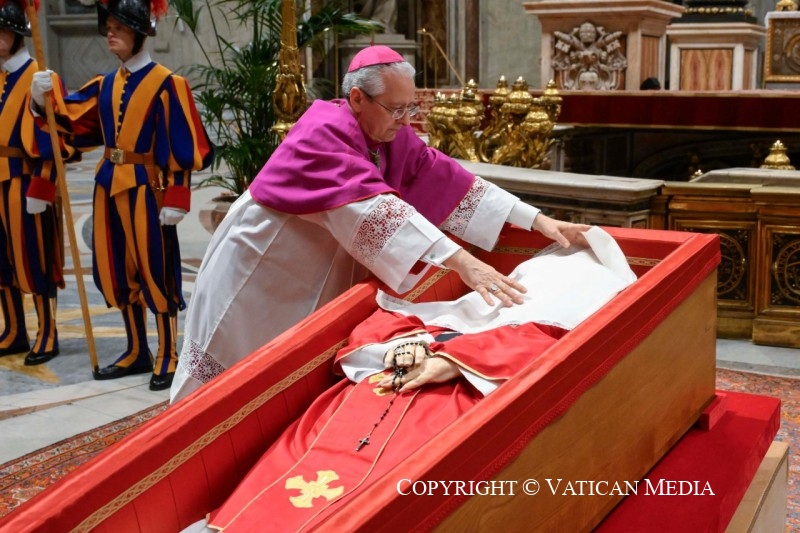 ¿Cómo es el rito del cierre del féretro del Papa Francisco? | 2 | ¿Cómo es el rito del cierre del féretro del Papa Francisco? | De Último Minuto