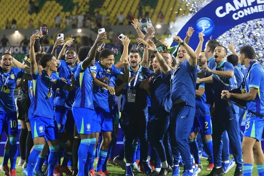 RESUMEN | El deporte en América despidió en abril a dos mitos futboleros