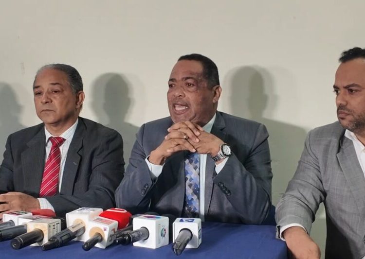 Periodistas dominicanos enfrentan sueldos bajos y empleos precarios, denuncia el SNTP