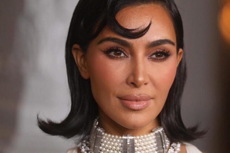 El juicio por el sensacional robo de joyas a Kim Kardashian en 2016 comienza mañana