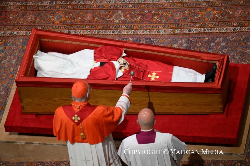 ¿Cómo es el rito del cierre del féretro del Papa Francisco? | 1 | ¿Cómo es el rito del cierre del féretro del Papa Francisco? | De Último Minuto