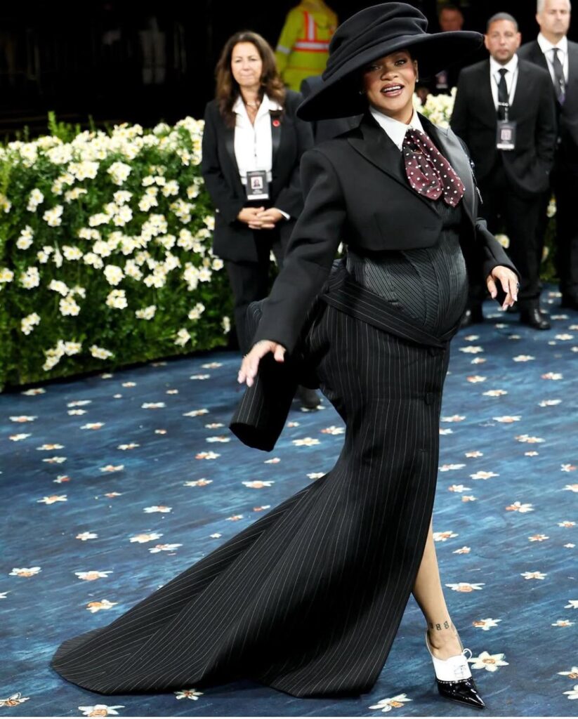 Rihanna revela al mundo su tercer embarazo | 2 | Rihanna revela al mundo su tercer embarazo | De Último Minuto