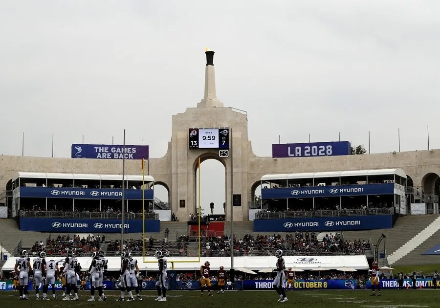 Los Juegos Olímpicos de Los Ángeles 2028 tendrán por primera vez una inauguración en dos sedes | 3 | Fotografía de archivo del Memorial Coliseum de Los Ángeles, donde se realizará la inauguración de los Juegos Olímpicos de 2028. EFE/ Paul Buck