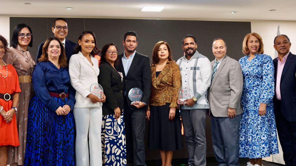 Dalton Herrera gana premio World Vision por reportaje sobre huérfanos tras feminicidios: “Estas historias deben visibilizarse” | 3 | Dalton Herrera gana premio World Vision por reportaje sobre huérfanos tras feminicidios: “Estas historias deben visibilizarse” | De Último Minuto