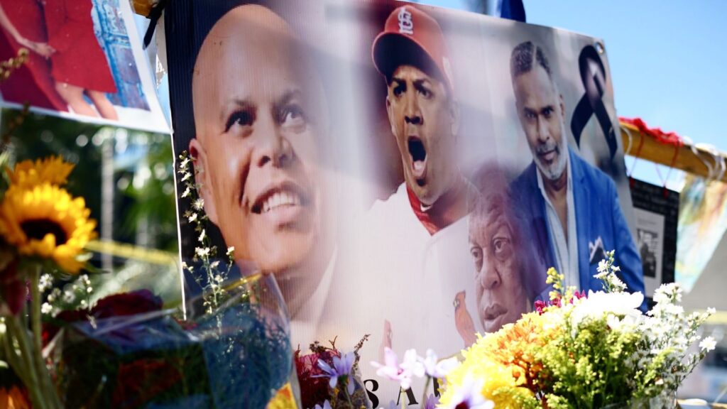 Alcaldía del DN realiza ofrenda floral en la zona cero a un mes de la tragedia del Jet Set | 4 | Alcaldía del DN realiza ofrenda floral en la zona cero a un mes de la tragedia del Jet Set | De Último Minuto