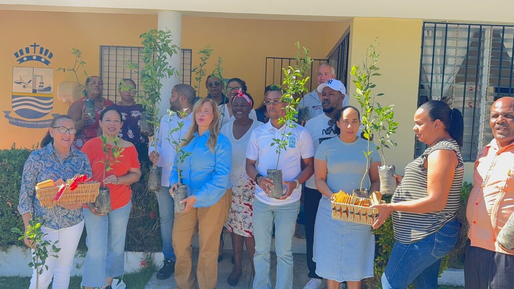 FEDA lanza programa "Siembra tu Patio en Familia" en Arroyo Barril | 4 | FEDA lanza programa "Siembra tu Patio en Familia" en Arroyo Barril | De Último Minuto