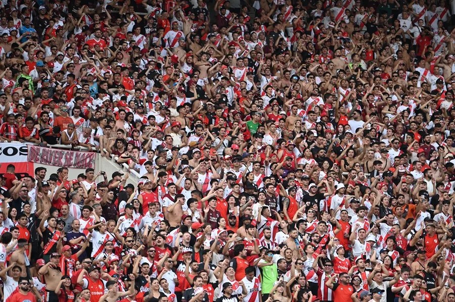 Argentina envía a EE.UU. una lista de 15.000 argentinos vetados para el Mundial de Clubes | 3 | Fotografía de archivo de aficionados de River Plate, uno de los dos equipos clasificados por Argentina al Mundial de Clubes de 2025 en EE.UU. EFE/ Ariel Alejandro Carreras
