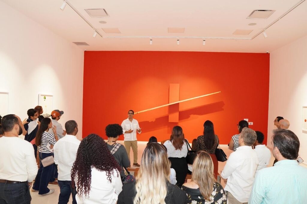 “HONESTY BY JUAN CARLOS REYES" destaca como una muestra de gran valor en el Museo de Arte Moderno  | De Último Minuto