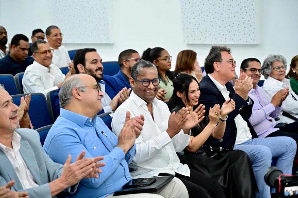 “HONESTY BY JUAN CARLOS REYES" destaca como una muestra de gran valor en el Museo de Arte Moderno  | De Último Minuto