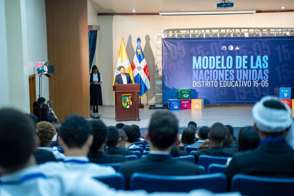Leandro Mieses inspira a jóvenes en la apertura del Modelo de la ONU en Santo Domingo | 3 | Leandro Mieses inspira a jóvenes en la apertura del Modelo de la ONU en Santo Domingo | De Último Minuto