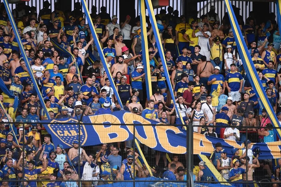 Argentina envía a EE.UU. una lista de 15.000 argentinos vetados para el Mundial de Clubes | 2 | Fotografía de archivo de aficionados de Boca Juniors, uno de los dos equipos clasificados por Argentina al Mundial de Clubes de 2025 en EE.UU. EFE/ Javier Escobar