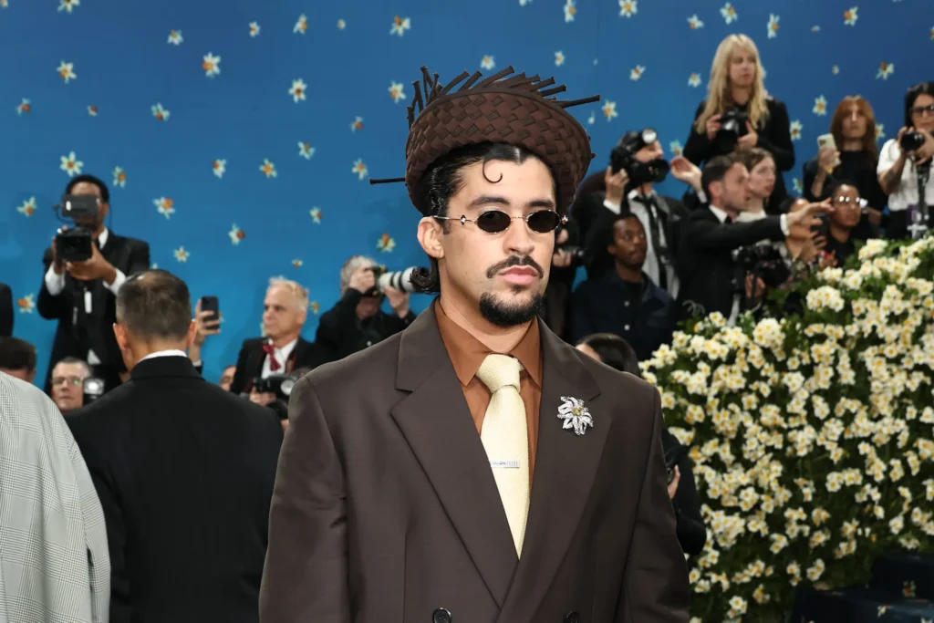 Bad Bunny: La biografía del ícono global del trap latino y reguetón | 2 | Bad Bunny en la MET Gala 2025 y sus looks más icónicos