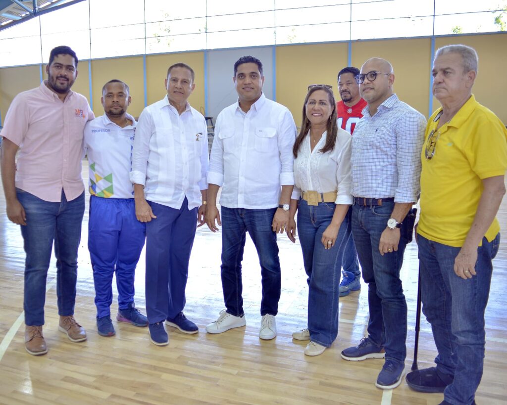 Kelvin Cruz supervisa trabajos de multiuso Garibaldi Almonte en Cotui | 2 | Kelvin Cruz supervisa trabajos de multiuso Garibaldi Almonte en Cotui | De Último Minuto