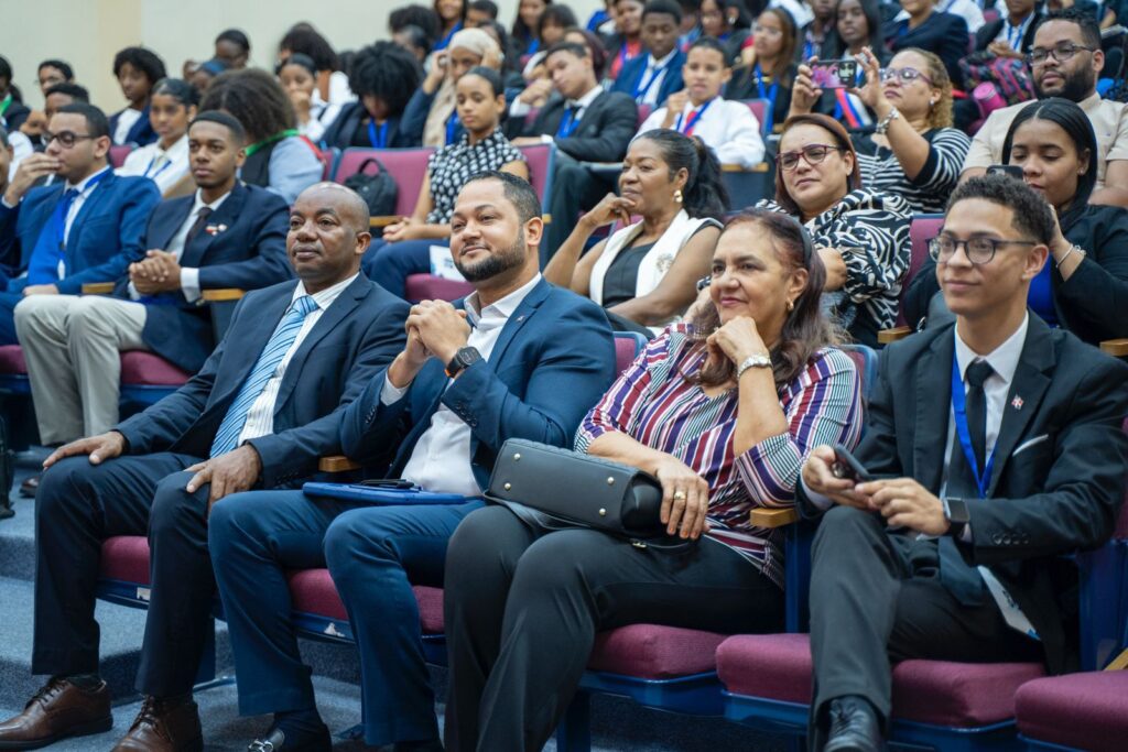 Leandro Mieses inspira a jóvenes en la apertura del Modelo de la ONU en Santo Domingo | 2 | Leandro Mieses inspira a jóvenes en la apertura del Modelo de la ONU en Santo Domingo | De Último Minuto