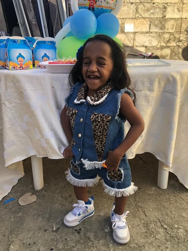 Melanie, la niña de “huesos de cristal” que sueña con caminar y ser azafata | 2 | Melanie, la niña de “huesos de cristal” que sueña con caminar y ser azafata | De Último Minuto
