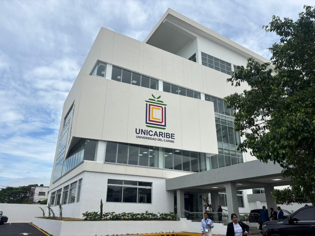 Ministro Franklin García elogia nueva edificación en Unicaribe | 1 | Ministro Franklin García elogia nueva edificación en Unicaribe | De Último Minuto