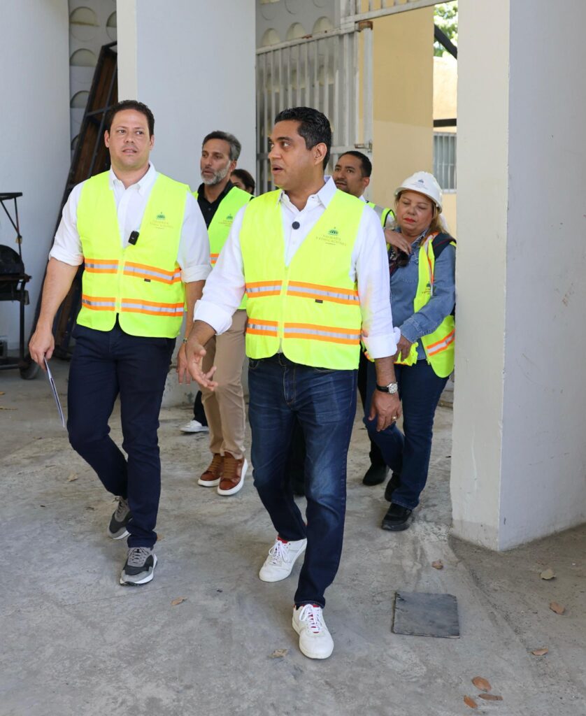 Ministros Carlos Bonilla y Kelvin Cruz supervisan remodelación del Centro Olímpico | De Último Minuto