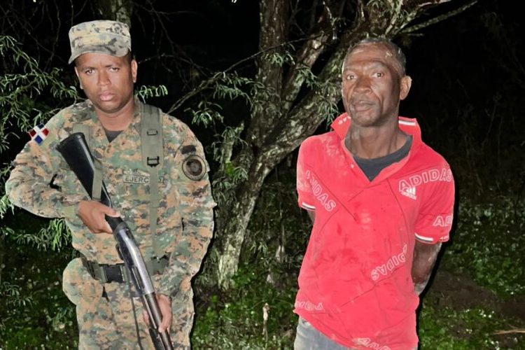 En Elías Piña dejan abandonado haitiano con 100 paquetes de cigarrillos de contrabando