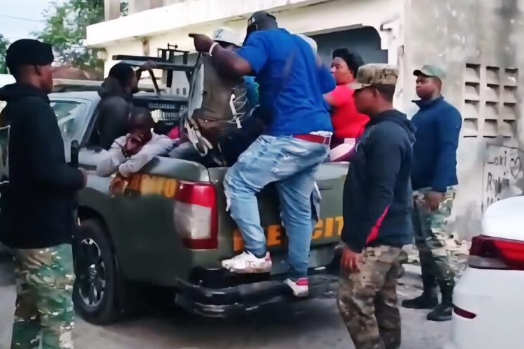 Ejército intercepta vehículo con inmigrantes indocumentados en San Juan de la Maguana