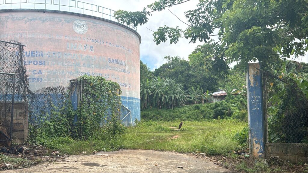 Preocupación por manipulación de sustancia veterinaria en tanque de agua potable en Samaná | 2 | Preocupación por manipulación de sustancia veterinaria en tanque de agua potable en Samaná | De Último Minuto