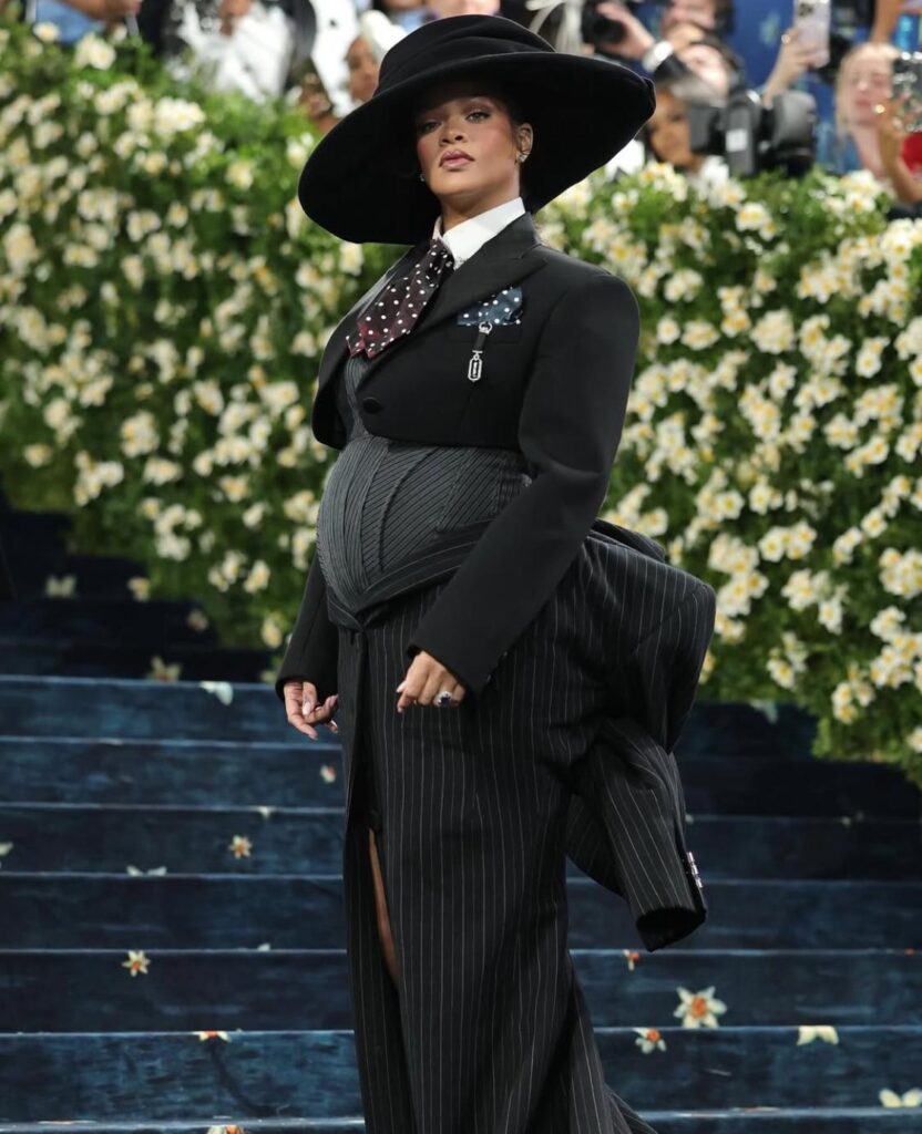 Rihanna revela al mundo su tercer embarazo | 1 | Rihanna revela al mundo su tercer embarazo | De Último Minuto