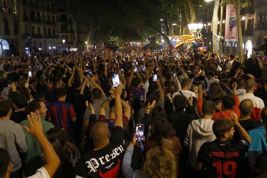 Siete detenidos durante la celebración del título de Liga del FC Barcelona | 2 | Siete detenidos durante la celebración del título de Liga del FC Barcelona | De Último Minuto