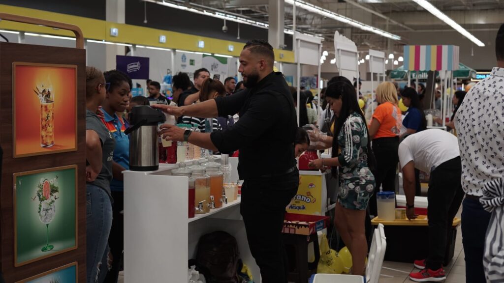Sirena celebra su 60 aniversario con promociones, actividades y compromiso comunitario | 2 | Sirena celebra su 60 aniversario con promociones, actividades y compromiso comunitario - Noticias de hoy en República Dominicana | De Último Minuto