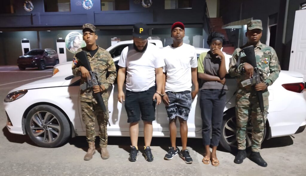 Tres dominicanos enviados ante la justicia por tráfico de inmigrantes indocumentados en San Juan | 2 | Tres dominicanos enviados ante la justicia por tráfico de inmigrantes indocumentados en San Juan | De Último Minuto