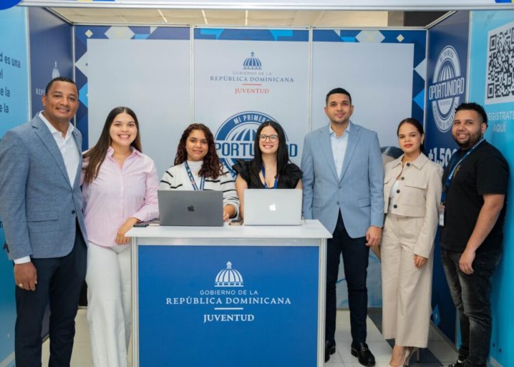 Ministerio de la Juventud participa en Feria de Empleo PUCMM, que reunió a más de 2,800 jóvenes