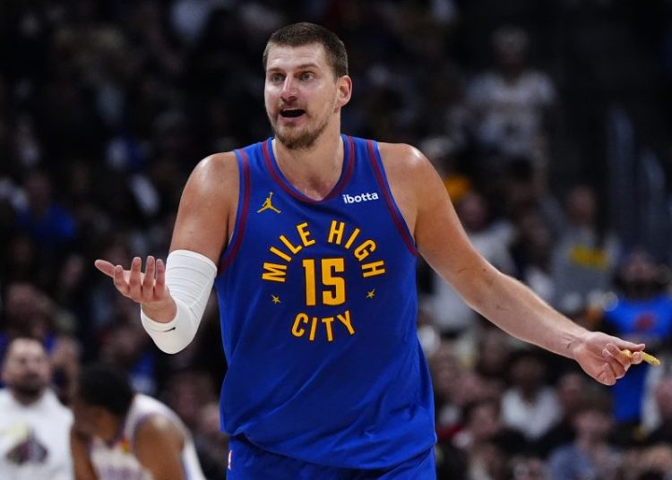 Denver sobrevive a una noche desastrosa de Jokic y acorrala a Oklahoma