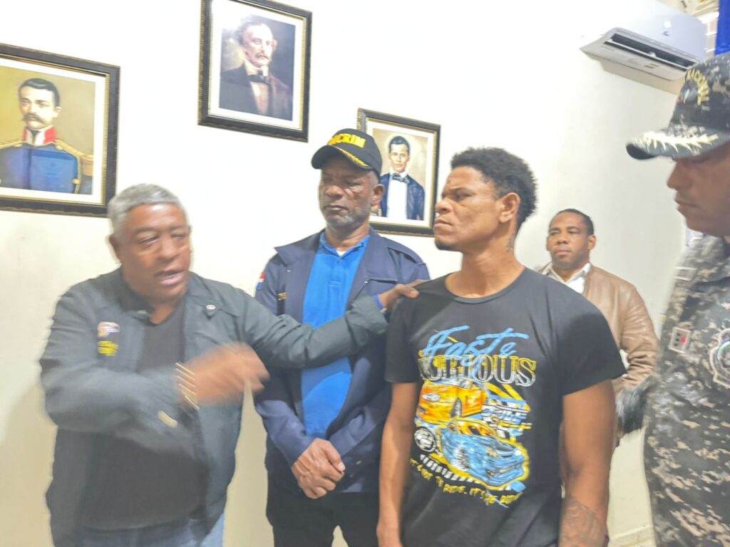 Acusado de homicidio se entrega tras escapar de dotación policial en Samaná | 4 | Acusado de homicidio se entrega tras escapar de dotación policial en Samaná - Noticias de hoy en República Dominicana | De Último Minuto