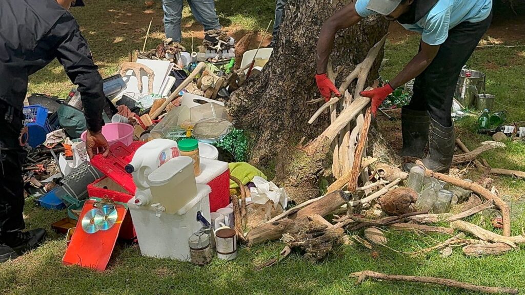 Alcaldía de Samaná recupera espacio de playa ocupado por ciudadano con problemas de salud mental | 8 | Alcaldía de Samaná recupera espacio de playa ocupado por ciudadano con problemas de salud mental - Noticias de hoy en República Dominicana | De Último Minuto