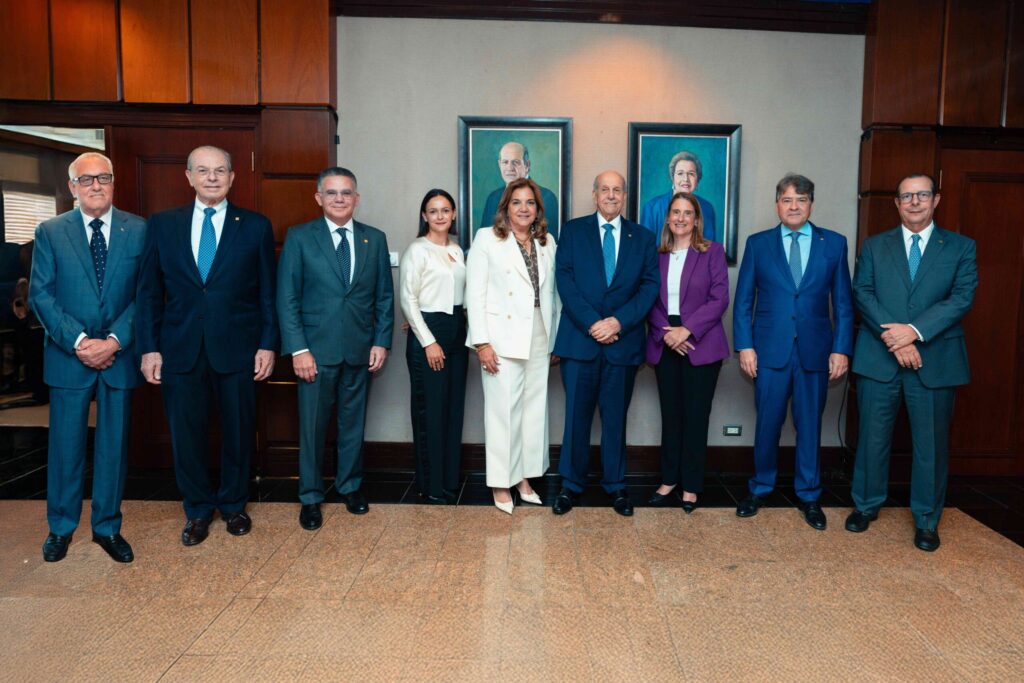 Grupo Popular designa a Marino Espinal como Consejero Emérito en reconocimiento a más de 40 años de servicio | 7 | Grupo Popular designa a Marino Espinal como Consejero Emérito en reconocimiento a más de 40 años de servicio - Noticias de hoy en República Dominicana | De Último Minuto