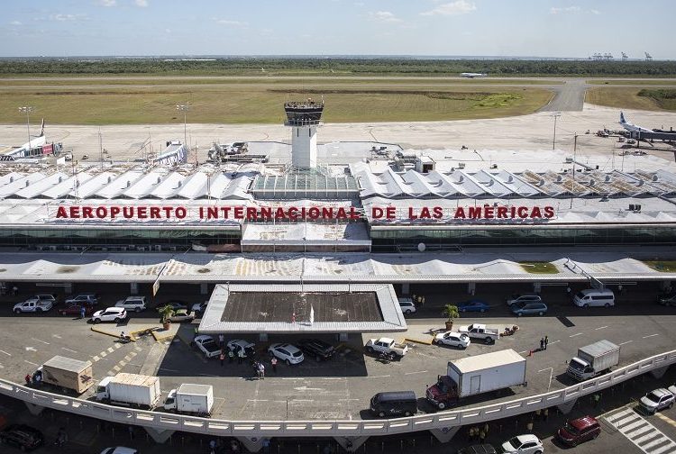 Aumenta llegada voluntaria de dominicanos desde EEUU y Puerto Rico por temor a redadas migratorias