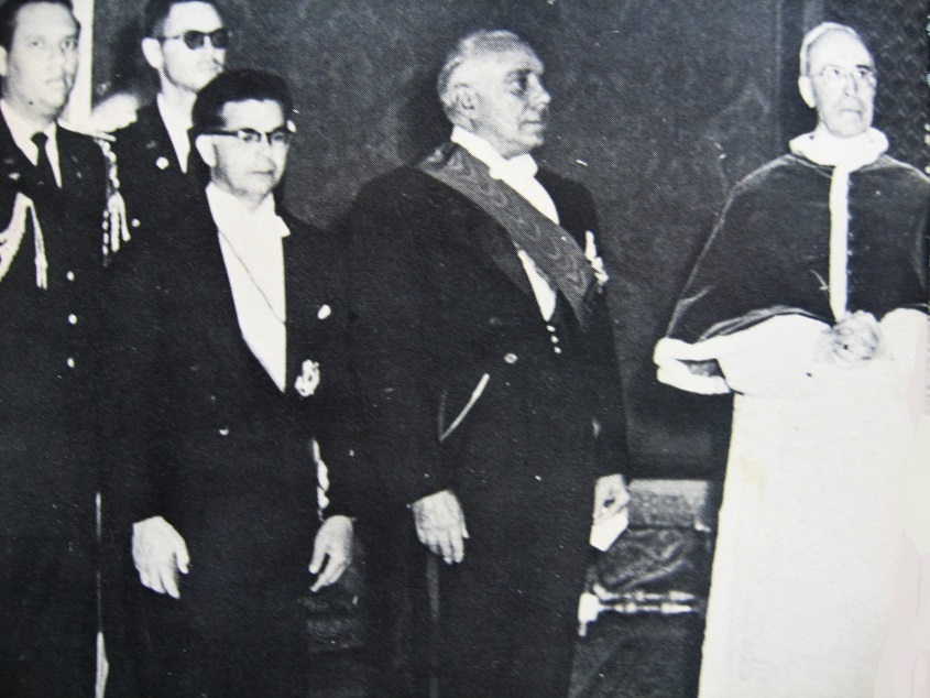 Biografía de Joaquín Balaguer, el caudillo dominicano que marcó el siglo XX | 2 | Joaquín Balaguer y Rafael Leónidas Trujillo con el papa Pío XII en 1955