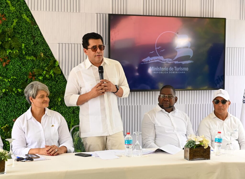 David Collado entrega remozada Plaza Marcelino Marte "Canito", en Guayacanes | 2 | David Collado entrega remozada Plaza Marcelino Marte "Canito", en Guayacanes - Noticias de hoy en República Dominicana | De Último Minuto